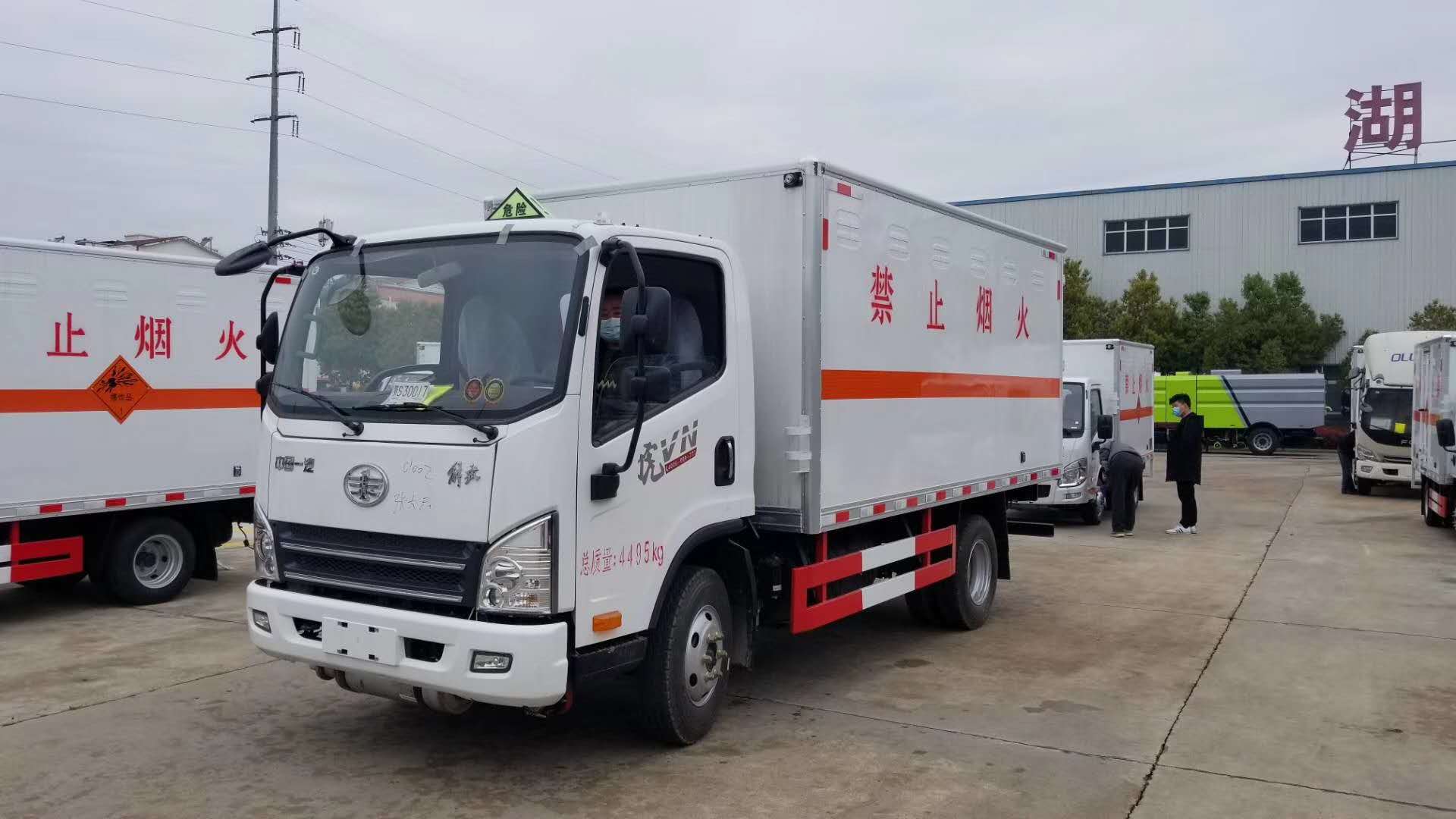 解放虎VN藍(lán)牌危險(xiǎn)品廂式運(yùn)輸車，解放卡車，掙錢機(jī)器