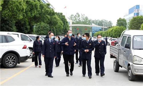 頭條：隨州市稅務(wù)局第一稽查局干部職工與程力汽車汽車集團(tuán)共同舉辦“減稅費(fèi)優(yōu)服務(wù)，助復(fù)產(chǎn)促發(fā)展 ”黨建下基層活動(dòng)