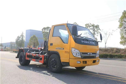 市場上一款雙層大梁的藍牌鉤臂垃圾車，純工程自卸車底盤，載重無敵