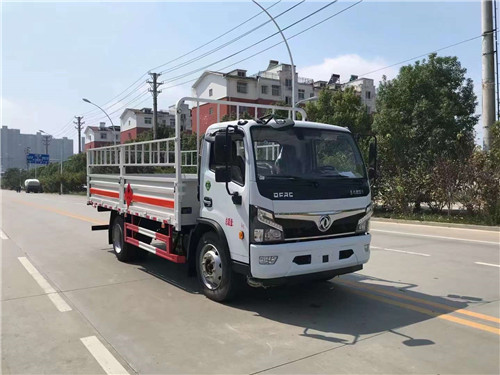 國(guó)六東風(fēng)福瑞卡黃牌氣瓶運(yùn)輸車，5.2米國(guó)六氣瓶運(yùn)輸車