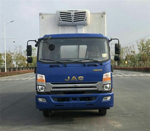 江淮德沃斯V8國(guó)六5.48米冷藏車(chē)