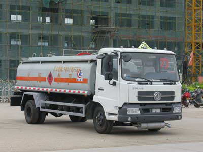 東風(fēng)天錦10噸運油車