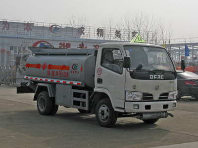 東風小霸王4噸加油車