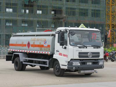 東風(fēng)天錦運(yùn)油車